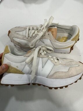 New Balance 327 Women's Sneakers WS327RE Cream Suede Yellow Heel Size 7.5